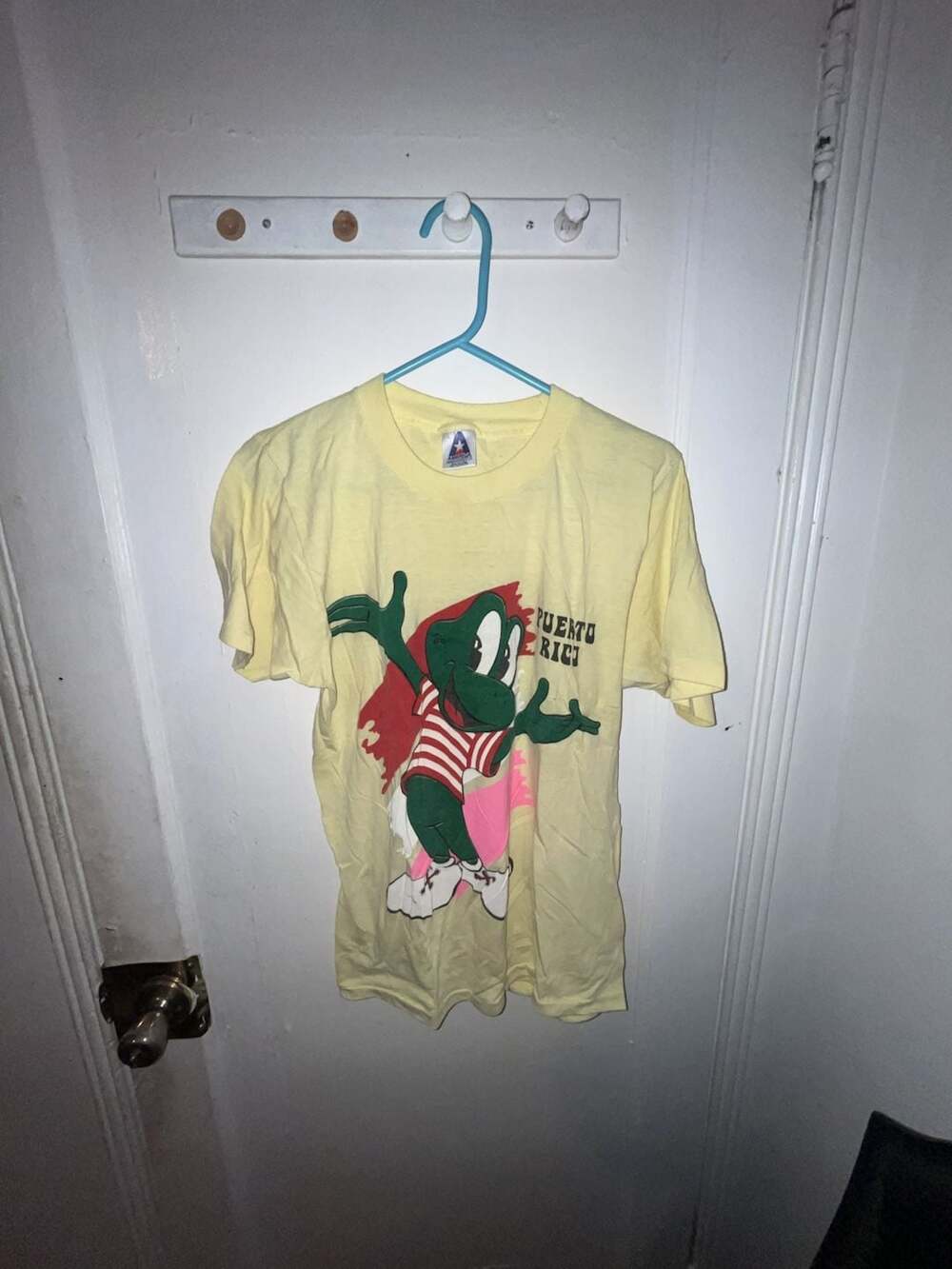 America Project Puerto Rico Frog Graphic T-Shirt Size L Yellow